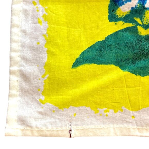 LUSH Limited Edition "Hydrangea" 100% Organic Cotton Knot Wrap, 26" x 27" - Picture 5 of 7